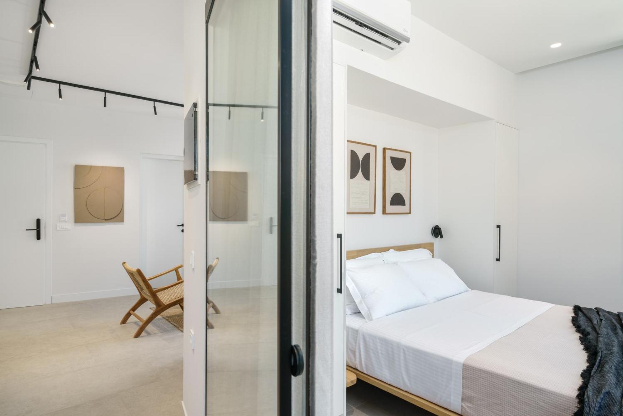 The Old Distillery - Premium Suites 罗希姆诺 外观 照片