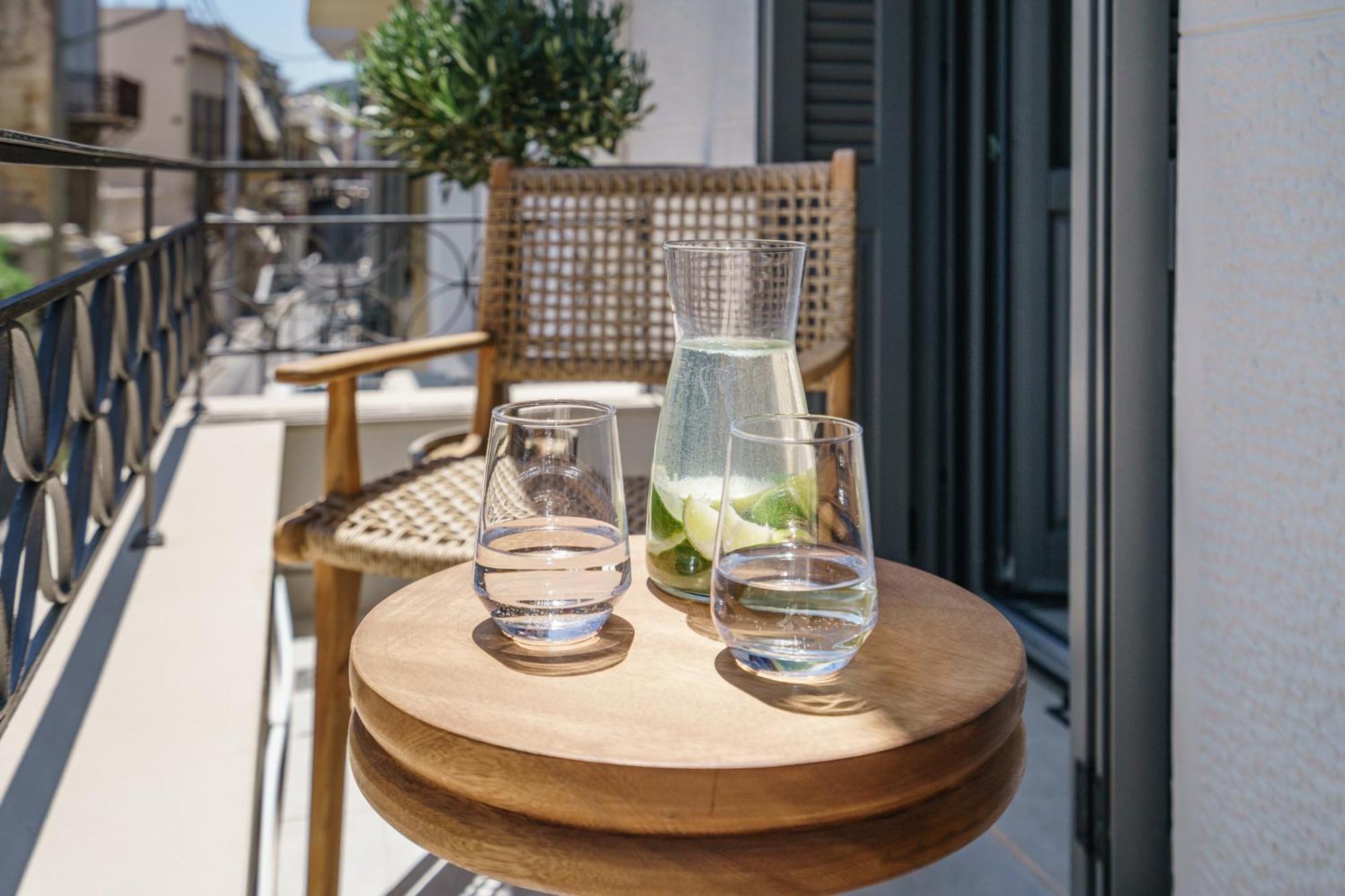 The Old Distillery - Premium Suites 罗希姆诺 外观 照片