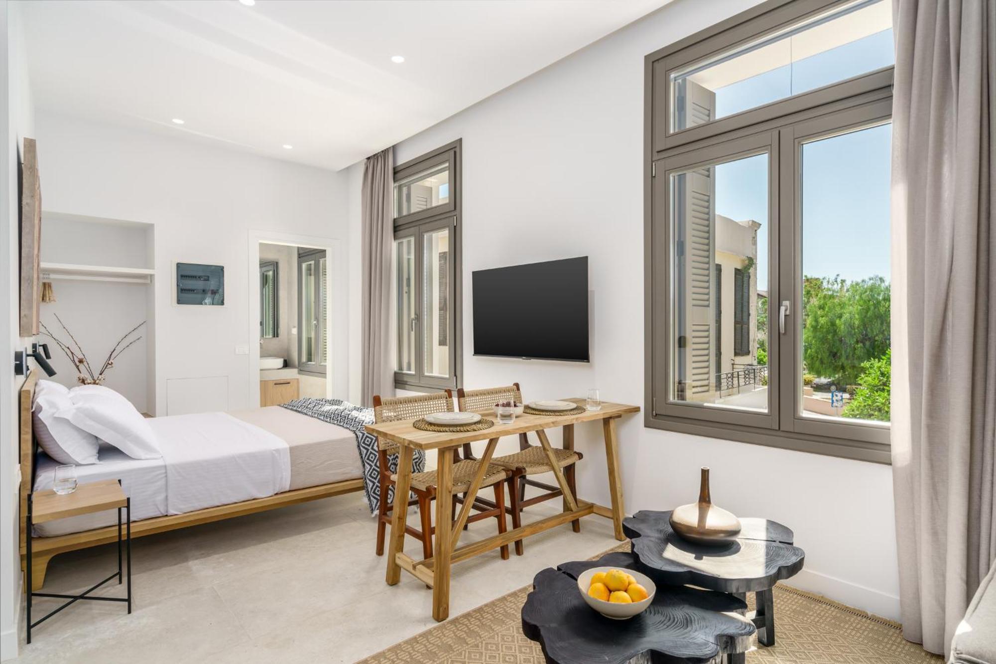 The Old Distillery - Premium Suites 罗希姆诺 外观 照片