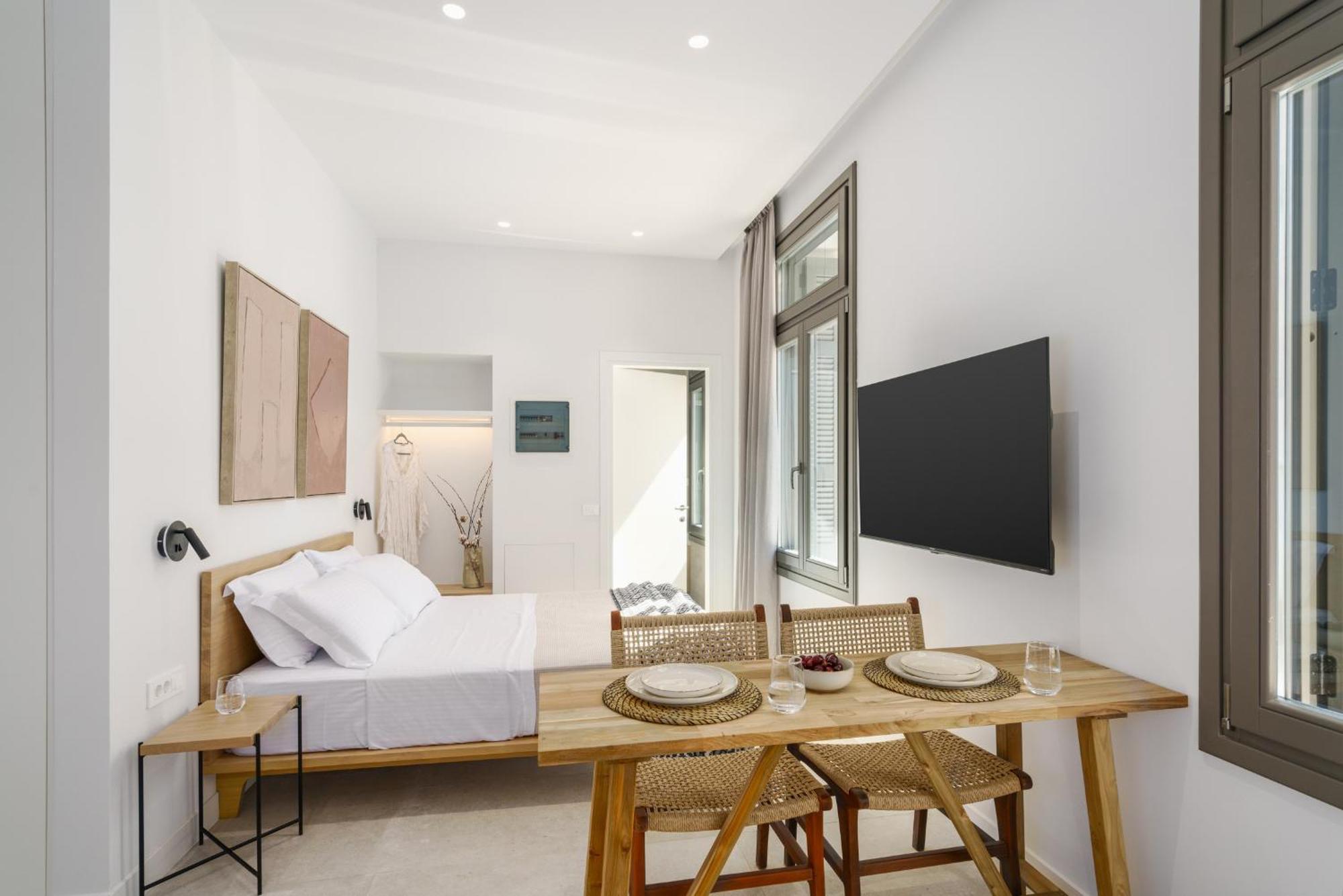 The Old Distillery - Premium Suites 罗希姆诺 外观 照片
